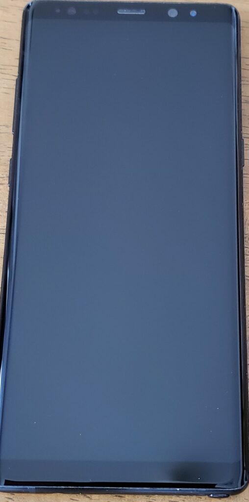 長年愛用してきた傷や使用感のあるGalaxy Note8の表面