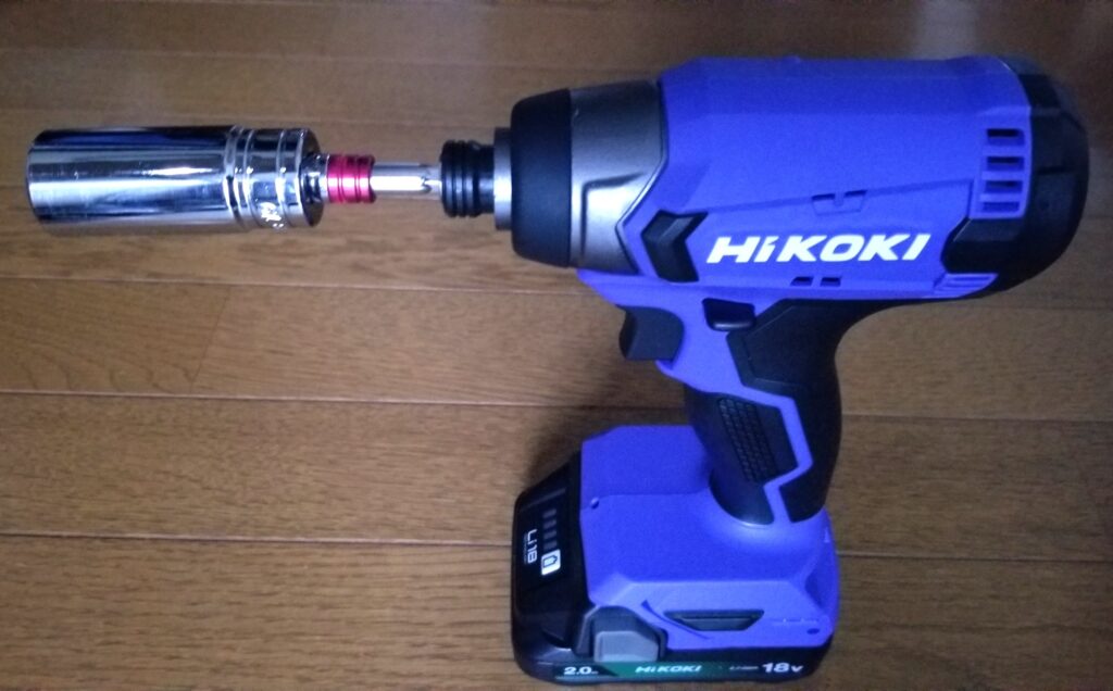 HiKOKI FWH18DAにソケットアダプターを装着した状態