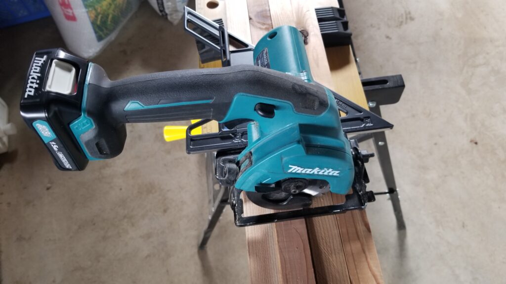 HS301Dを使った角材の切断作業