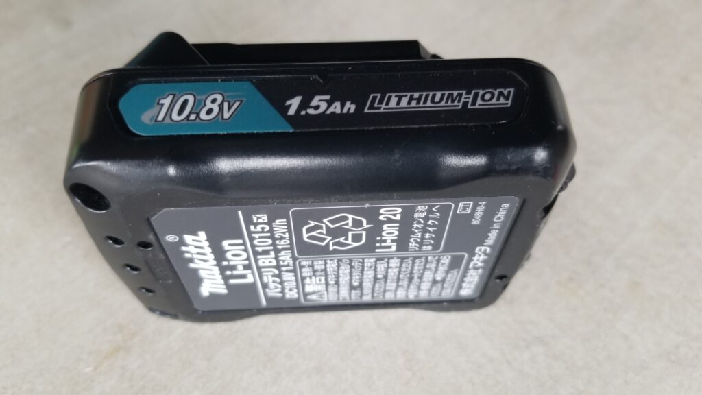 マキタ HS301DSH の付属10.8Vバッテリー